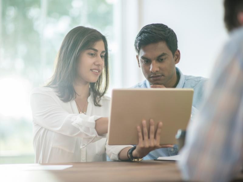 DataBee: Enriquecimento de Dados B2B e B2C